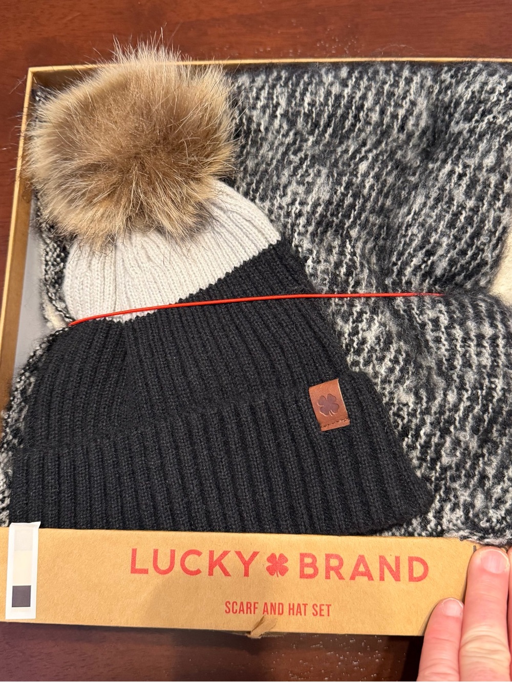 Lucky Brand Black &‎ Cream Pom Beanie with Matching Knit Scarf - Picture 2 of 7